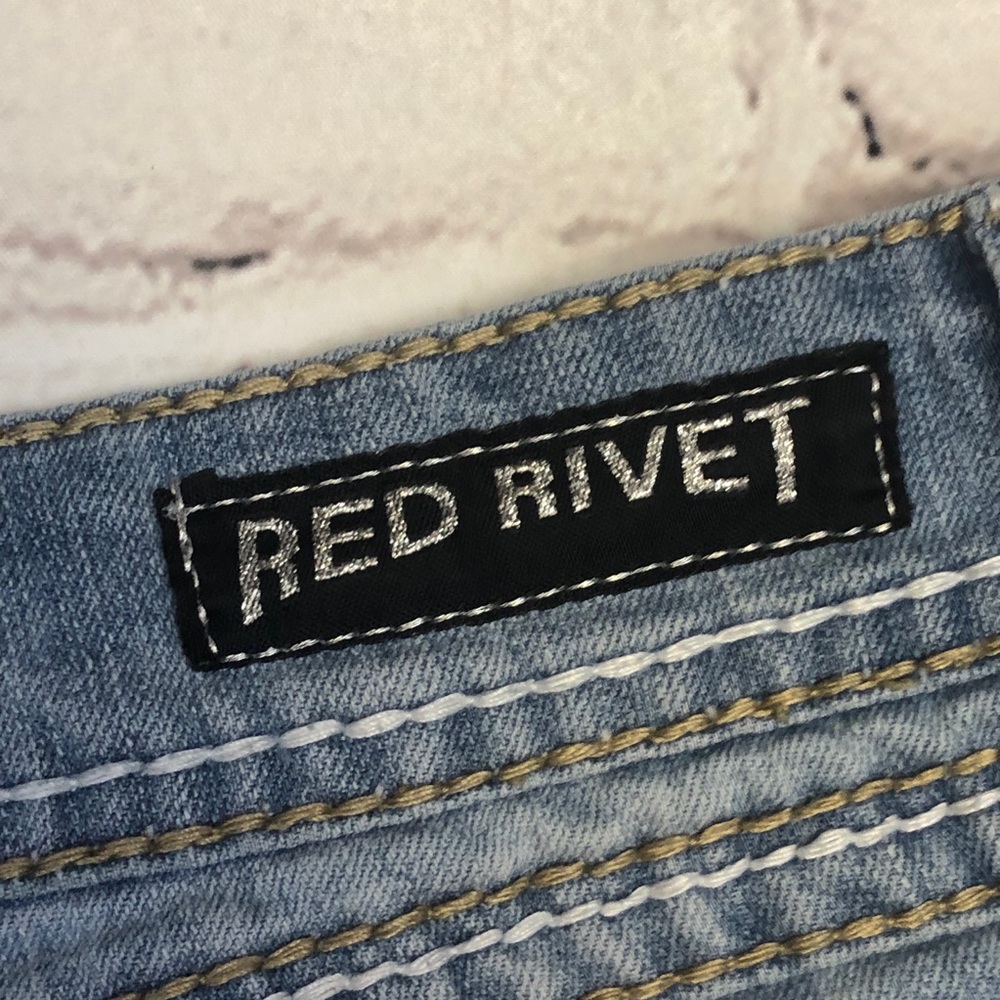 Red Rivet Jean Shorts - Picture 5 of 10